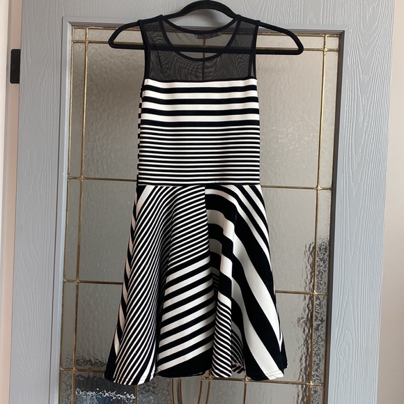 Cameo and rosé sleeveless dress - Picture 2 of 8